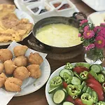 فندق Cona
